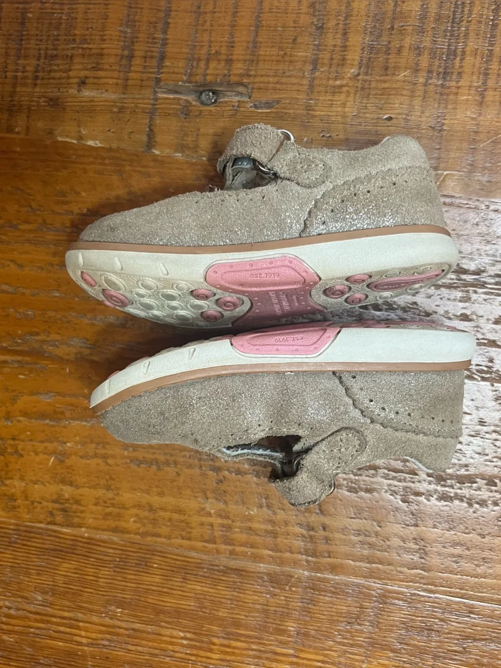 Stride Rite SRTech Nell Champange Mary Jane Shoes Size 4.5